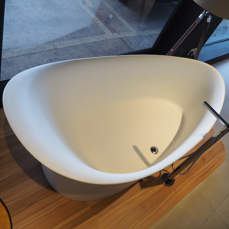 Tiaara Free Standing Bathtub