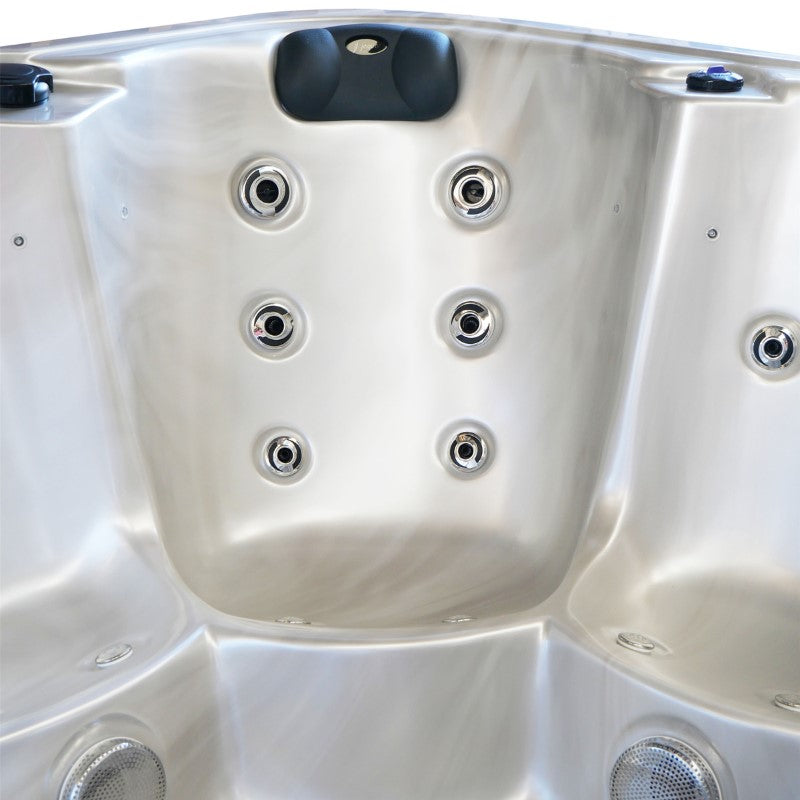 64-Jet Polaris Hot Tub for 6 People