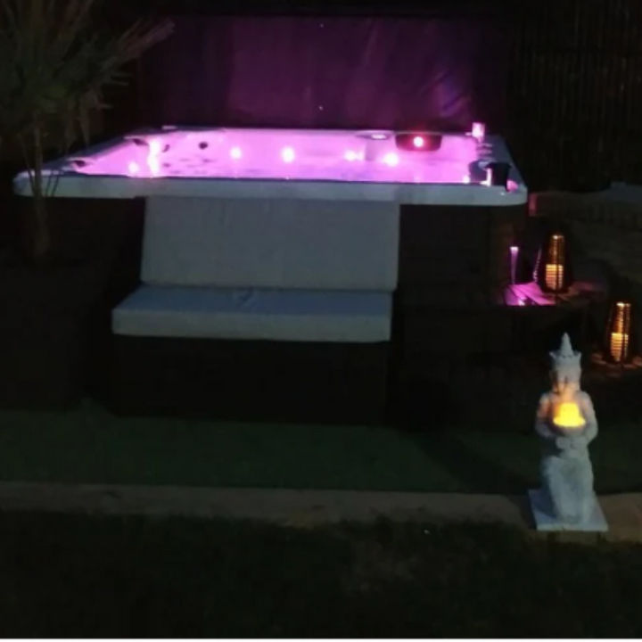 6 Person 44-Jet Thunder Bay Hot Tub Lighting