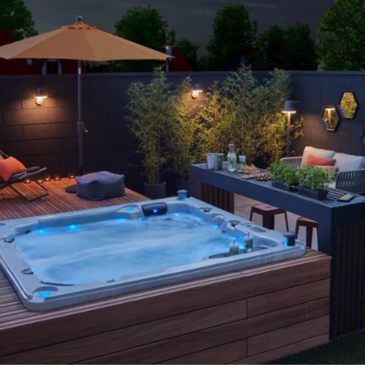 Canadian Spa Thunder Bay 44-Jet 6 Person Hot Tub