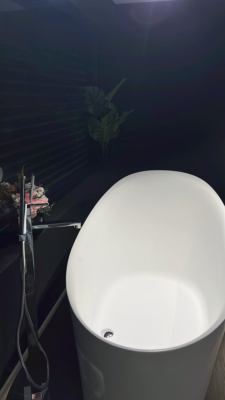 Tiaara Free Standing Bathtub