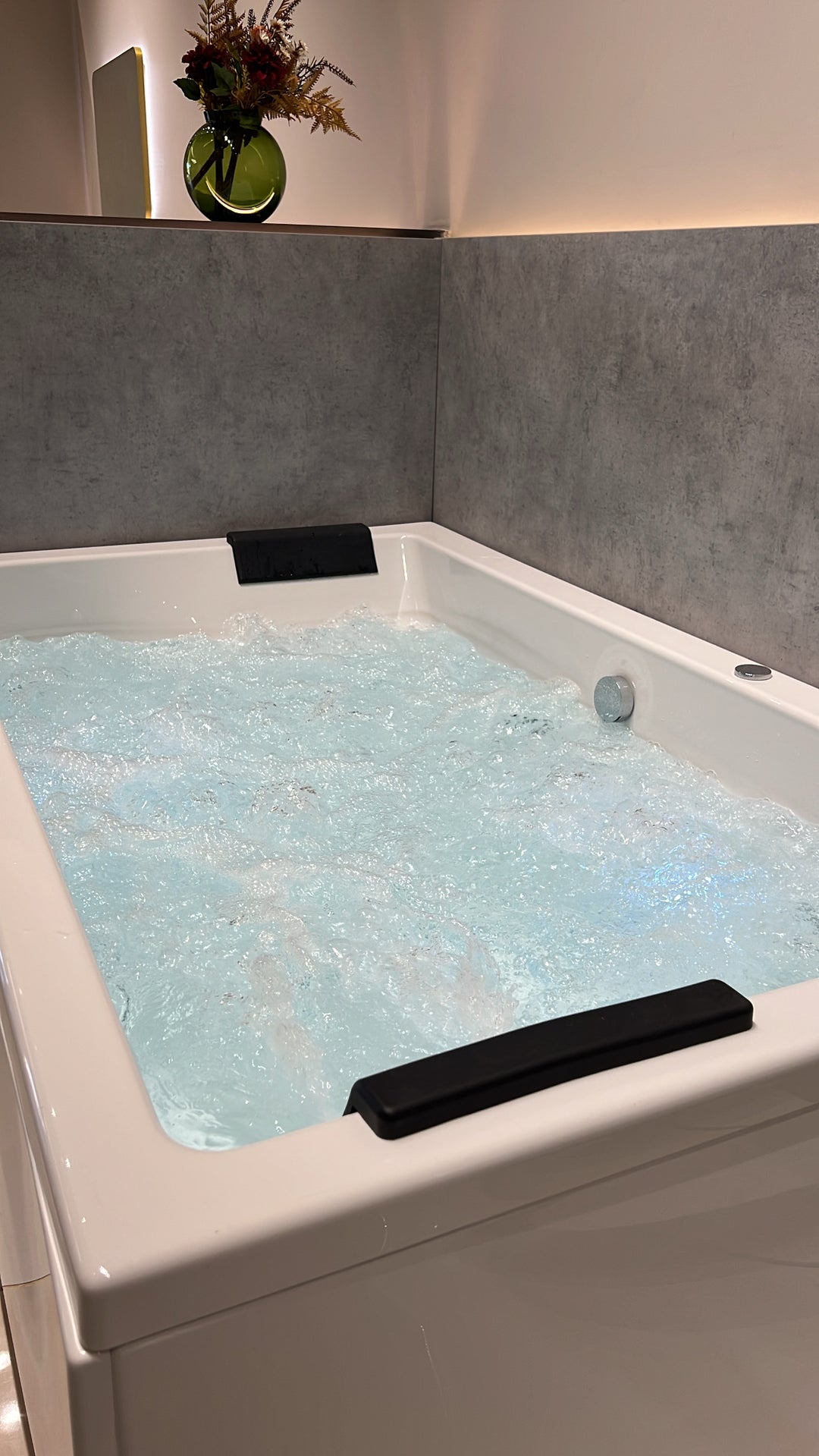 Luxurious Dual Person Kubix Prime Whirlpool Bath System