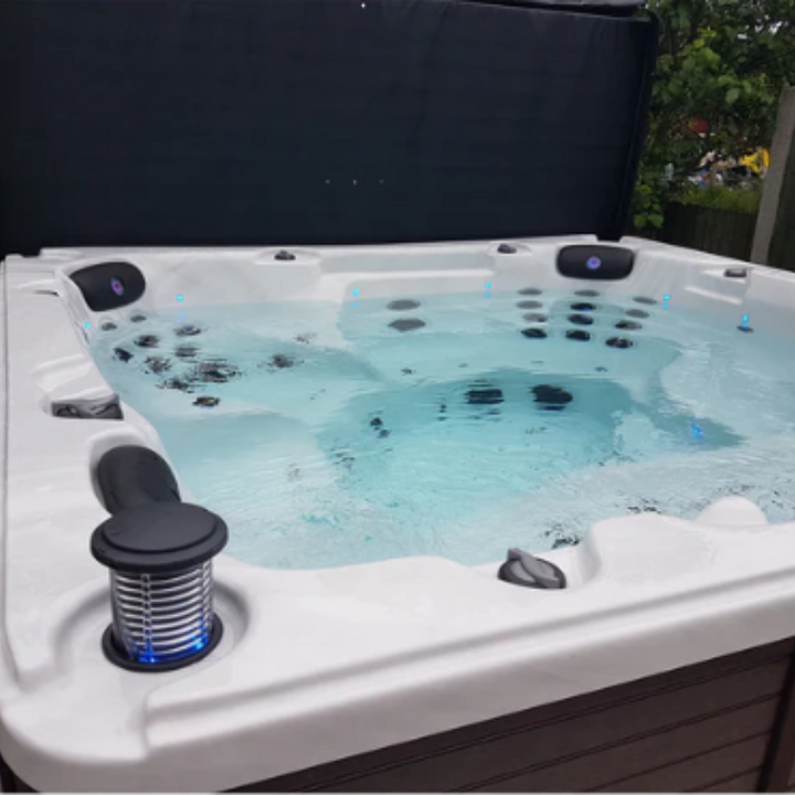 Niagara 7 Person Hot Tub Spa with 49 Jets