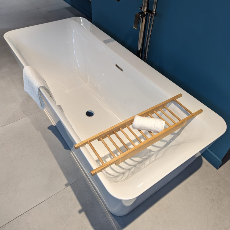 freestanding bath tub