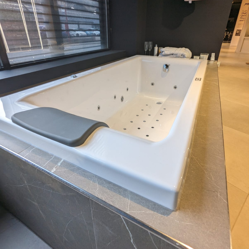 Quadro Whirlpool and Airpool Combi Bathtub