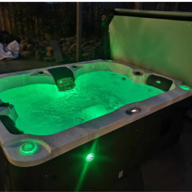 4-person spa